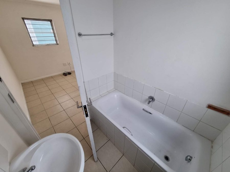 To Let 2 Bedroom Property for Rent in Maitland Western Cape